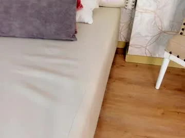 isa_rose_7 live stage
