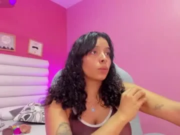 violet_sinclair live stage